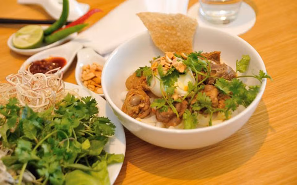 my quang cao lau banh trang dap duoc trao chung nhan mon an tieu bieu cua viet nam hinh 1