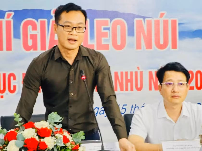 giai leo nui buoc chan tren may thu hut 100 nha bao tham du hinh 1