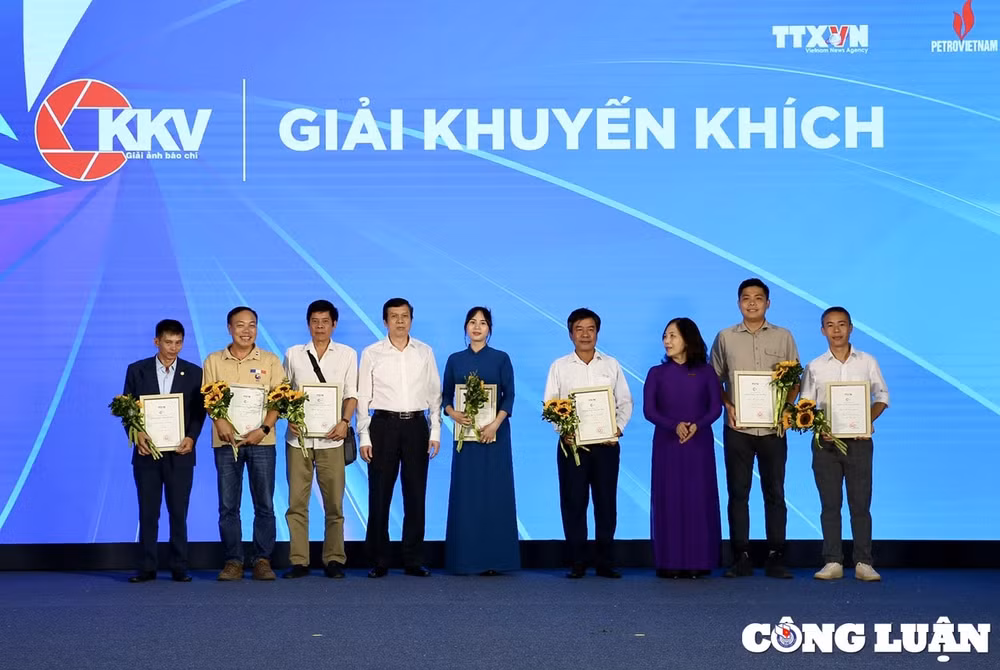 ton vinh nhung tac gia co tac pham bao chi ghi tron khoanh khac an tuong hinh 7