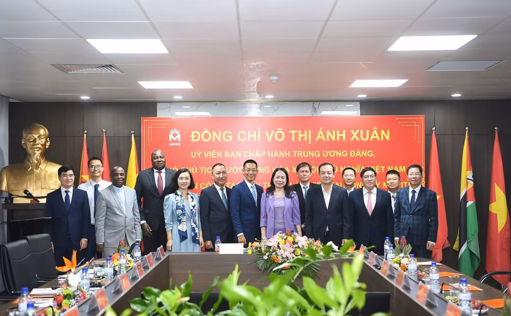 pho chu tich nuoc vo thi anh xuan den tham va lam viec tai viettel mozambique hinh 1