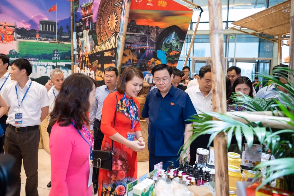 chu tich quoc hoi du tong duyet hoi nghi nghi si tre toan cau lan thu 9 hinh 2