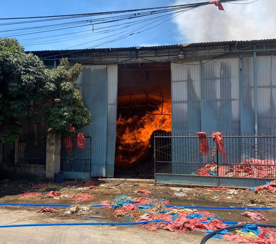 gia lai kho chua nong san boc chay ngun ngut giua trua hinh 1