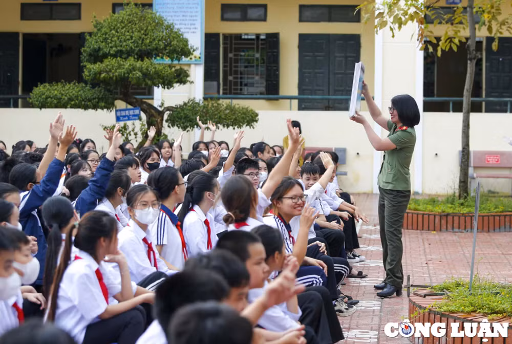 ha noi hon 1000 hoc sinh soi noi tra loi cau hoi ve cach nhan biet phong chong ma tuy hinh 6