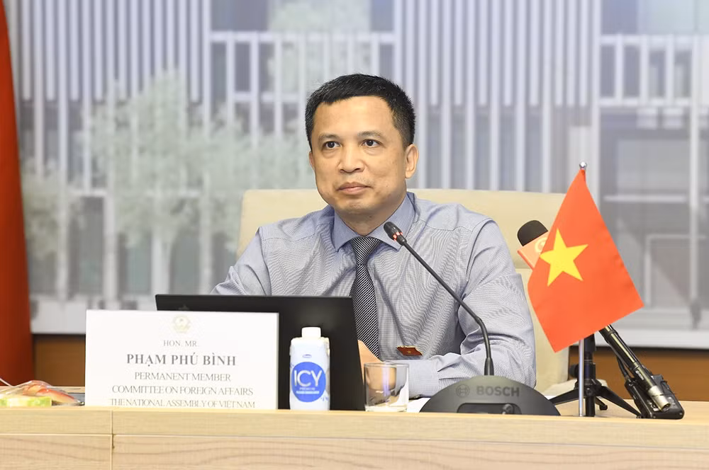 uu tien nhat quan trong viec thuc day thuc hien cac muc tieu phat trien ben vung hinh 2
