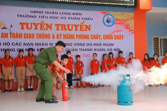 ha noi hon 1100 hoc sinh duoc huong dan ky nang phong chay chua chay hinh 3
