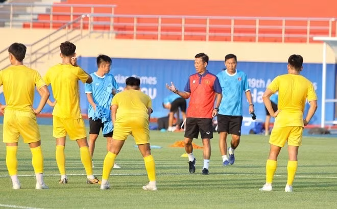 doi tuyen olympic viet nam co buoi tap dau tien truoc tran ra quan tai asiad 19 hinh 1