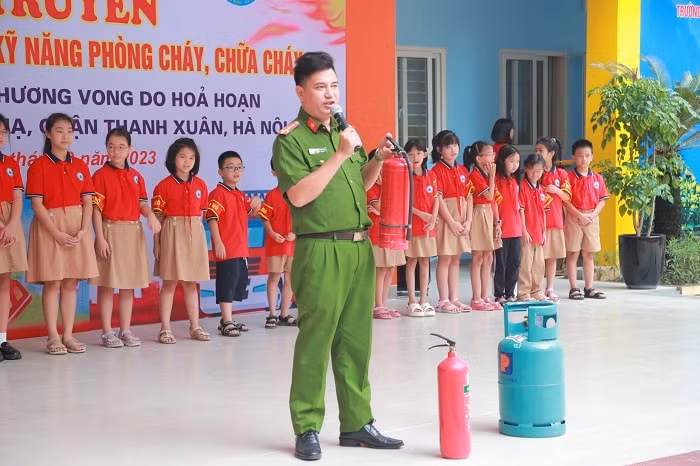 ha noi hon 1100 hoc sinh duoc huong dan ky nang phong chay chua chay hinh 2