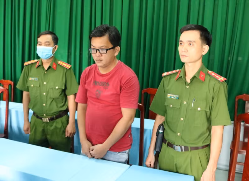 lanh dao nhan vien trung tam dang kiem xe co gioi 84 02d tra vinh xo kham hinh 3