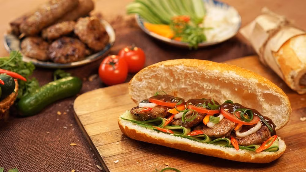 banh mi viet nam them mot lan duoc ca ngoi khuyen nen thuong thuc hinh 2