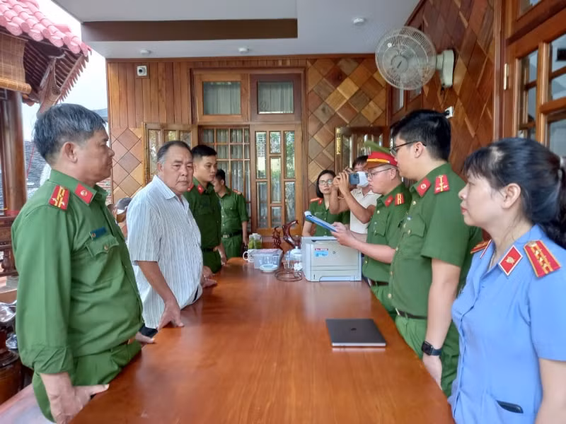 khoi to cuu giam doc so tai chinh phu yen lien quan vu chuyen nhuong dat vang gay that thoat ngan sach hinh 1