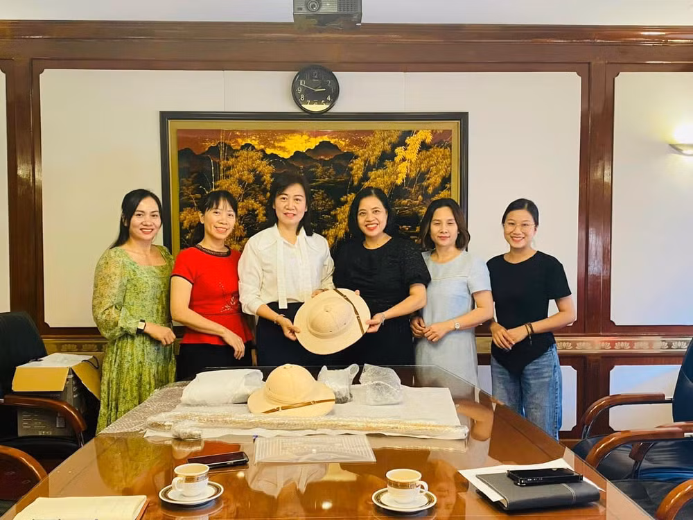 lao cai nhieu hinh anh tu lieu lich su trung bay tai nha luu niem chu tich ho chi minh hinh 2