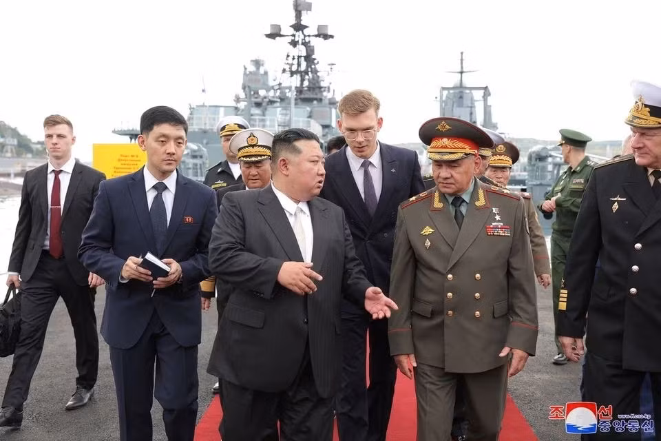 ong kim jong un gap bo truong quoc phong nga thao luan ve moi quan he quan su giua hai nuoc hinh 1