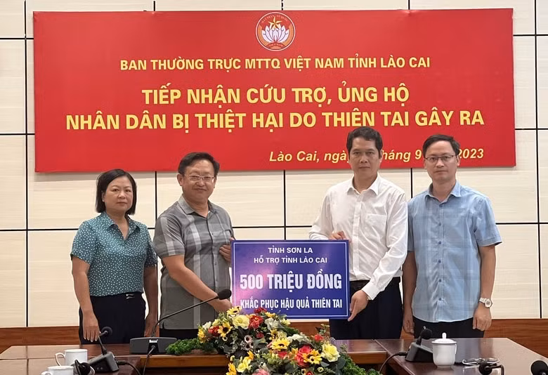 nhieu dia phuong don vi quyen gop tien ung ho nguoi dan sa pa bi thiet hai do mua lu hinh 2