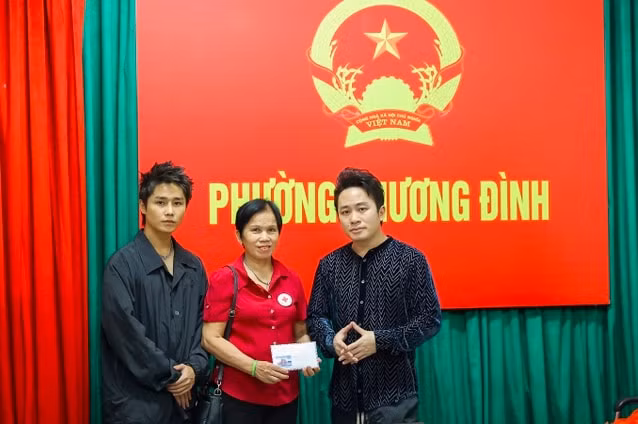nghe si viet huy lich dien gop tien ung ho cac nan nhan vu chay chung cu mini o ha noi hinh 2