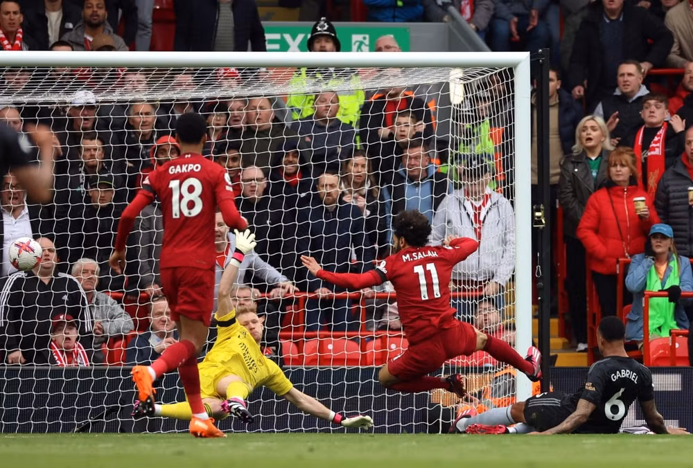 liverpool chia diem cung arsenal sau man ruot duoi day kich tinh hinh 4