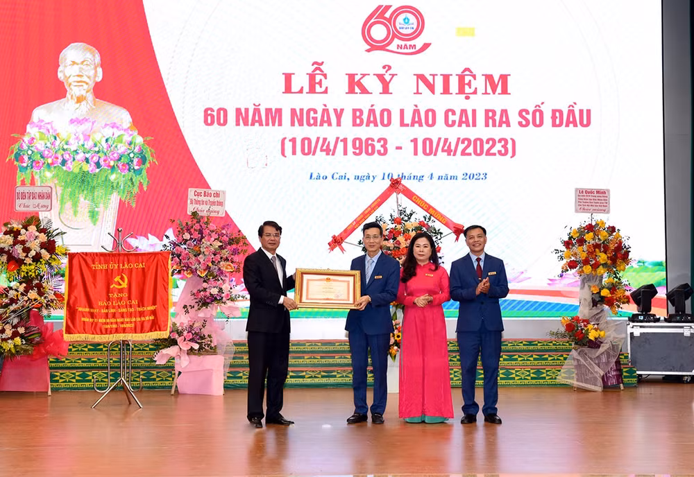 bao lao cai don nhan bang khen cua thu tuong chinh phu hinh 1