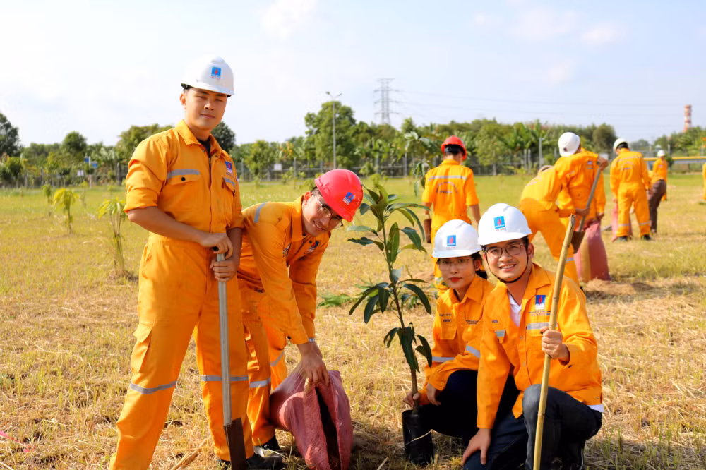 pv gas dong hanh cung cong dong vi cuoc song binh yen hinh 1