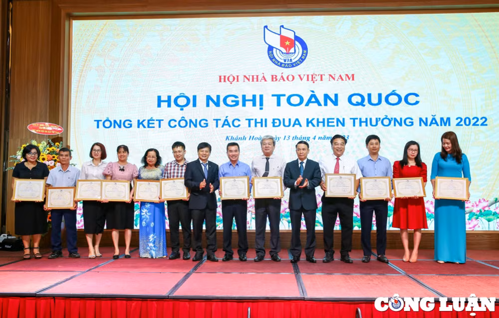de thi dua la dong luc quan trong trong viec tap hop doan ket nhung nguoi lam bao hinh 7