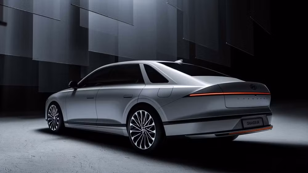 chiem nguong hyundai grandeur the he moi gia tu 6798 trieu dong hinh 2