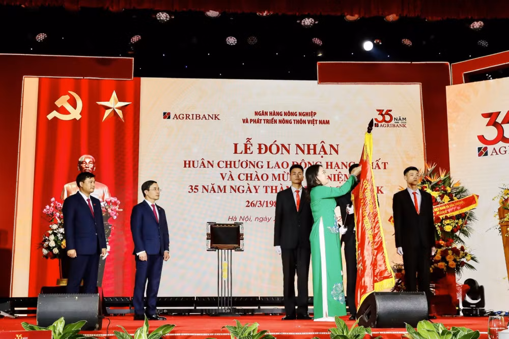 agribank tuoi moi tam nhin moi hinh 1