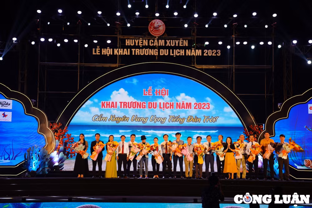 tung bung khai truong le hoi du lich cam xuyen nam 2023 hinh 6