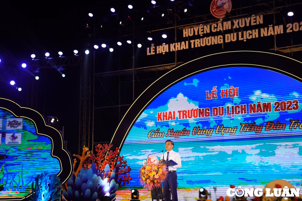 tung bung khai truong le hoi du lich cam xuyen nam 2023 hinh 2
