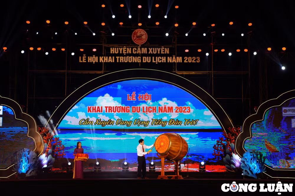 tung bung khai truong le hoi du lich cam xuyen nam 2023 hinh 3