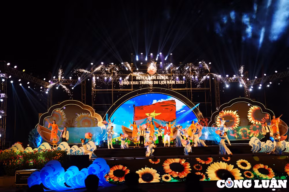 tung bung khai truong le hoi du lich cam xuyen nam 2023 hinh 4