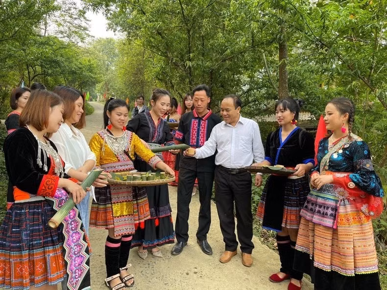 ban sin suoi ho diem du lich cong dong hap dan nhat asean hinh 3