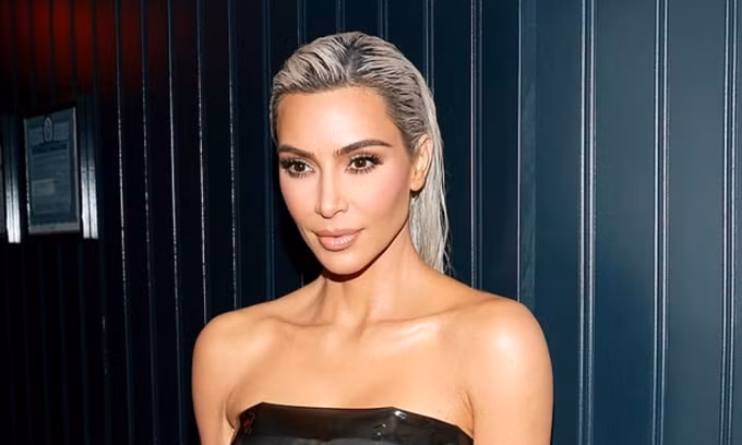 nu dien vien kim kardashian dong phim kinh di hinh 1