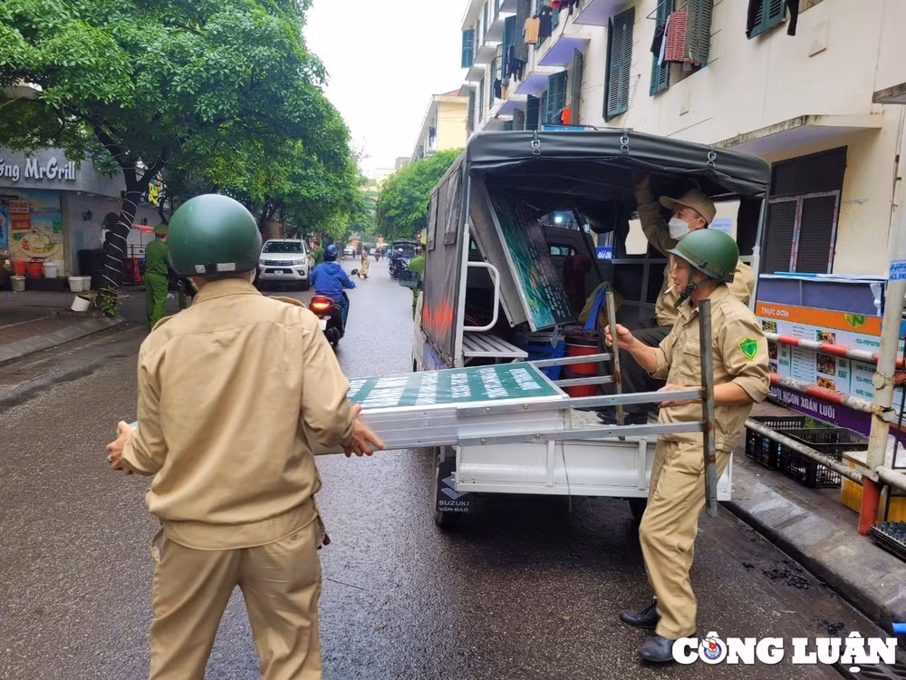 sau phan anh via he duoc tra lai cho nguoi di bo tren nhieu tuyen pho tai quan dong da hinh 7