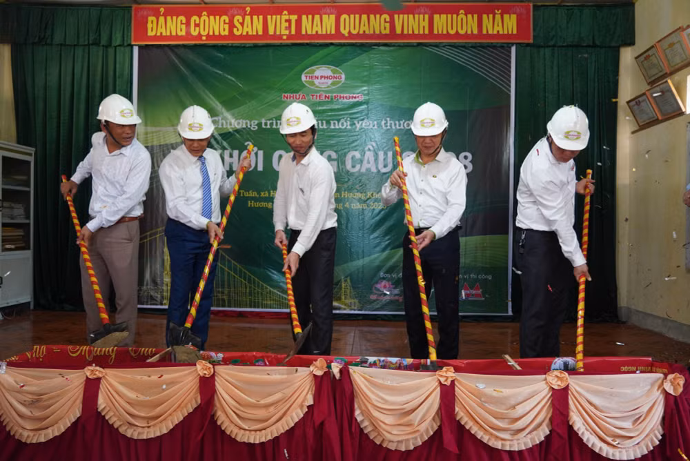 nhua tien phong voi hanh trinh nhan ai cau noi yeu thuong thang tu hinh 1