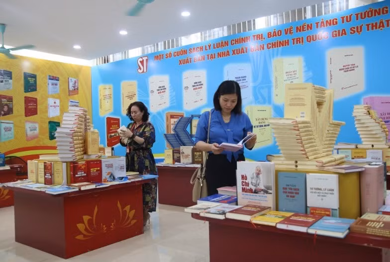 khong gian sach ly luan chinh tri bao ve nen tang tu tuong cua dang hinh 3