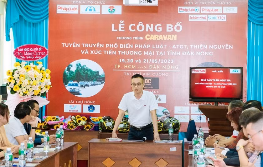 bao phap luat viet nam trien khai chuong trinh pho bien phap luat atgt hoc duong hinh 1