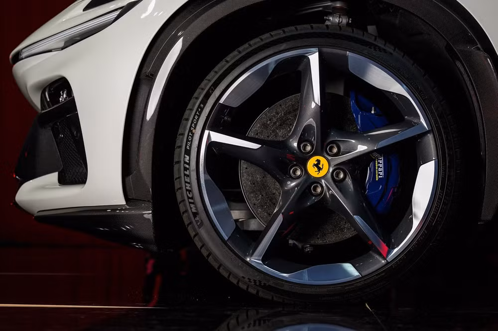 ferrari purosangue suv manh nhat the gioi ra mat dong nam a sap ve viet nam hinh 6