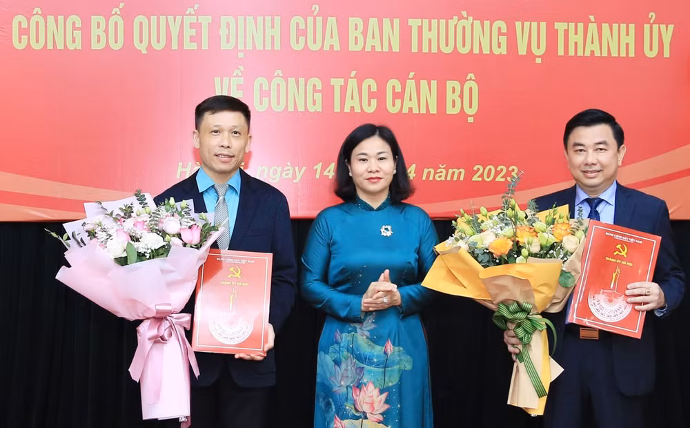 thuong truc thanh uy ha noi trao quyet dinh ve cong tac can bo tai bao hanoimoi va bao kinh te do thi hinh 3