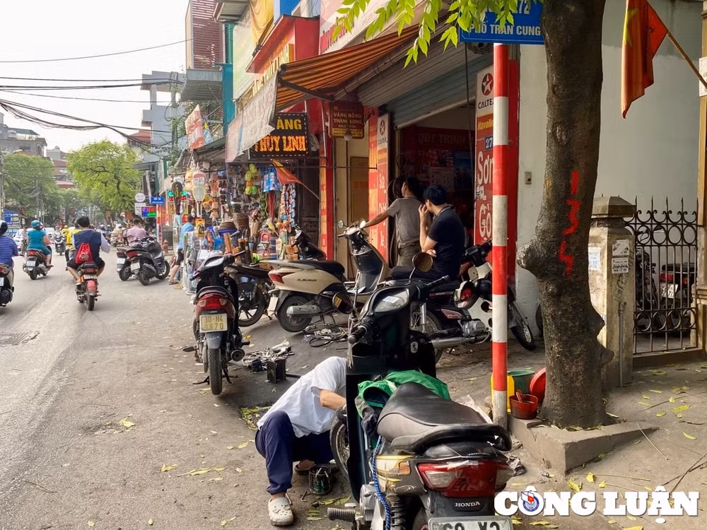 ha noi dich vu rua xe lan chiem via he gay mat an toan giao thong hinh 11