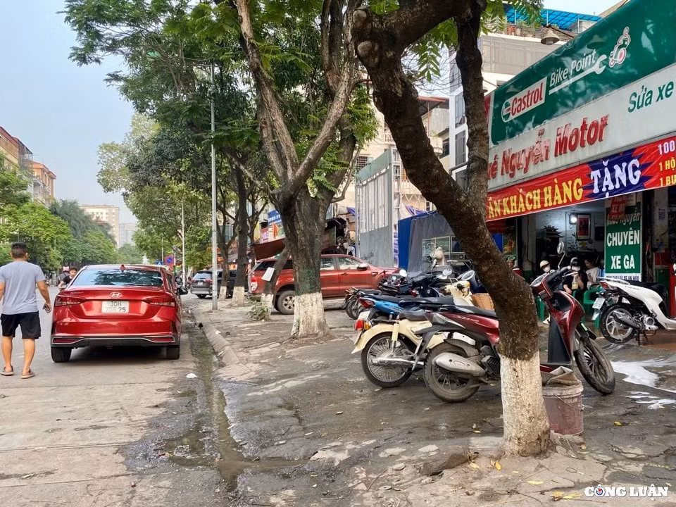 ha noi dich vu rua xe lan chiem via he gay mat an toan giao thong hinh 3