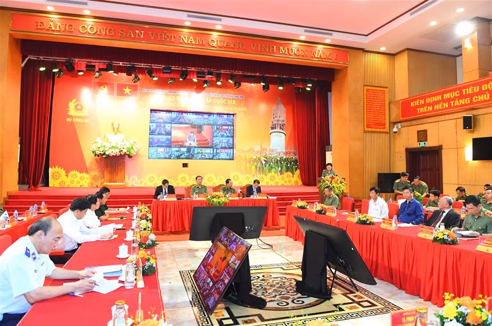 luc luong cong an guong mau di dau thuc hien nghi quyet dai hoi xiii cua dang hinh 1