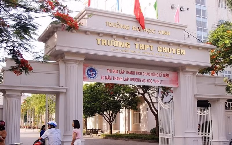 vu nu sinh tu tu truong dai hoc vinh bao cao bo giao duc va dao tao hinh 1