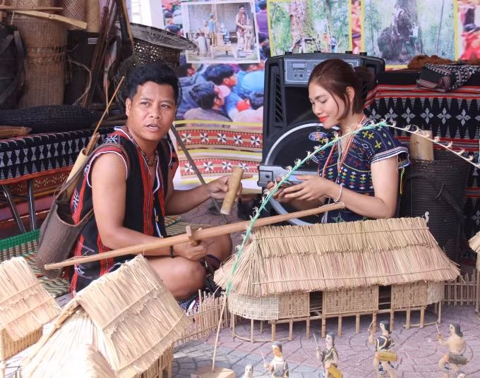 Giao lưu văn hóa giữa đồng bào miền núi A Lưới (Thừa Thiên - Huế) và Tây Giang (Quảng Nam.