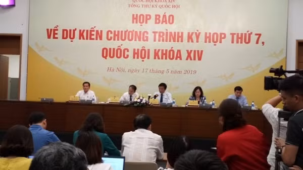 Tổng Thư ký Quốc hội, Chủ nhiệm Văn phòng Quốc hội Nguyễn Hạnh Phúc chủ trì họp báo về dự kiến chương trình Kỳ họp thứ 7 Quốc hội khóa XIV