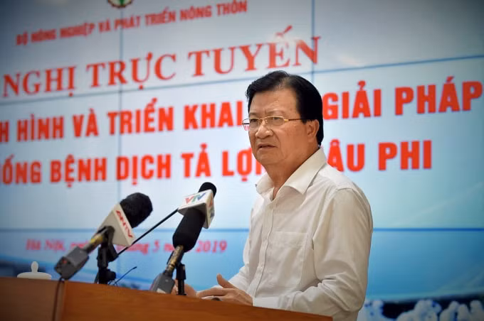 Phó Thủ tướng Trịnh Đình Dũng phát biểu chỉ đạo tại Hội nghị trực tuyến với các địa phương nhằm đánh giá tình hình và triển khai các giải pháp phòng, chống bệnh Dịch tả lợn châu Phi ngày 13/5. Ảnh: VGP