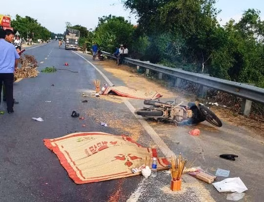 Hiện trường vụ tai nạn thương tâm.