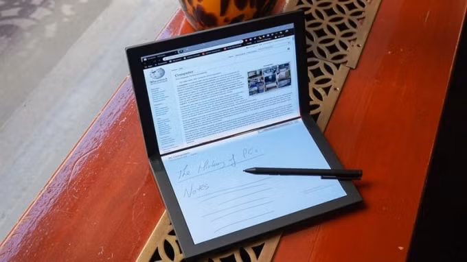 Lenovo gây bất ngờ với laptop màn hình gập ThinkPad X1.