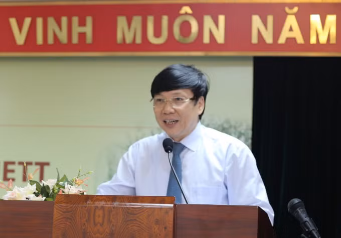 Nhà báo Hồ Quang Lợi – Phó Chủ tịch Thường trực Hội Nhà báo Việt Nam ghi nhận sự đóng góp của Gia đình nhà báo Wilfred Burchett. Ảnh: Nguyệt Hồ.