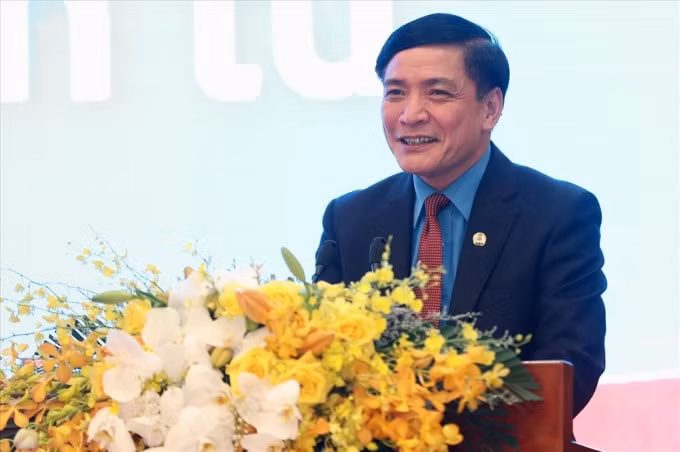 Đồng chí Bùi Văn Cường - Uỷ viên T.Ư Đảng, Chủ tịch Tổng Liên đoàn Lao động Việt Nam phát biểu tại buổi lễ. Ảnh: Sơn Tùng