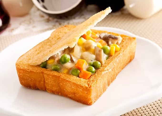 Bánh mì quan tài nổi tiếng Đài Loan.