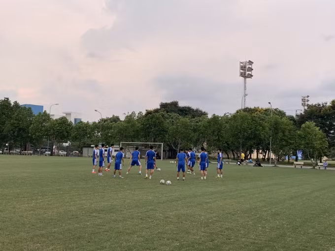 Các cầu thủ Hà Nội FC tích cực tập luyện cho trận đấu quan trọng với Tampines Rovers. Ảnh: Hoàng Dương