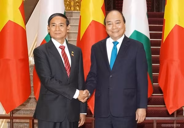 Thủ tướng Nguyễn Xuân Phúc và Tổng thống Myanmar Win Myint. Ảnh: VGP